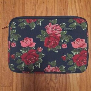 Cute Laptop Case! Light use!